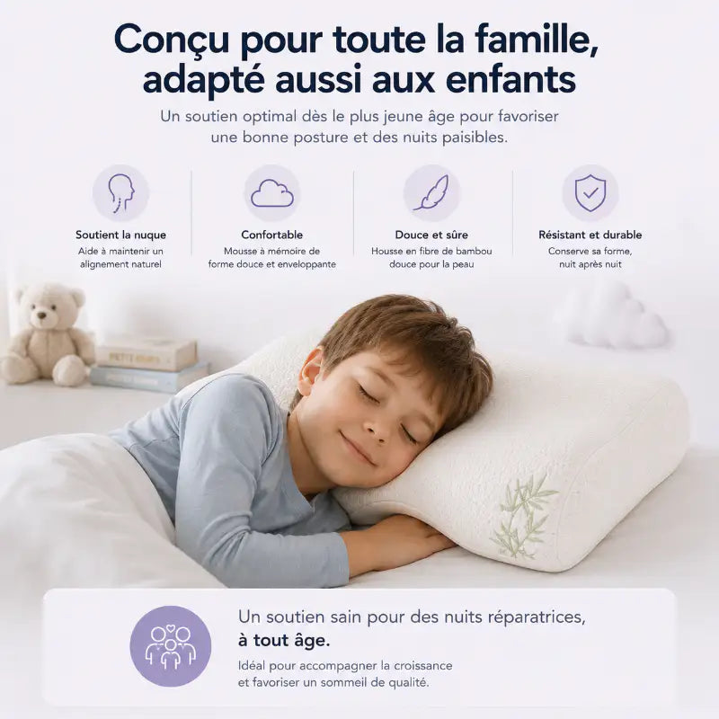 Enfant dormant paisiblement sur un oreiller ergonomique en mousse à mémoire de forme illustrant le soutien de la nuque et le confort pour toute la famille